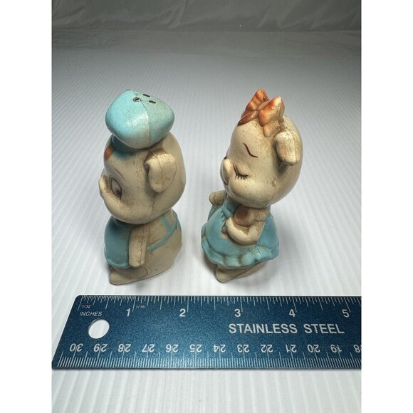 VTG Plastic MR. & MRS. Piggy Salt & Pepper Shaker Set  pigs good condition - Picture 2 of 5